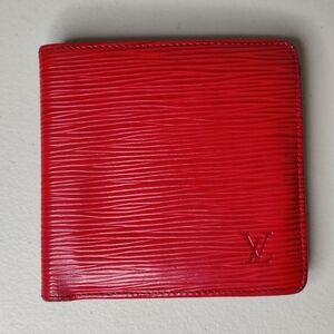 LOUIS VUITTON LV Vintage 90s Epi Leather Red Bifold Wallet MI1901
